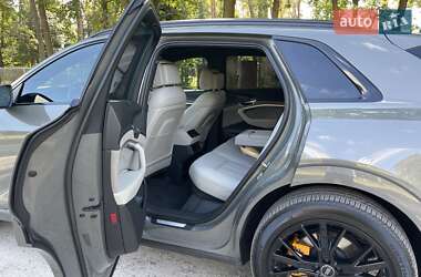 Позашляховик / Кросовер Audi e-tron 2022 в 
