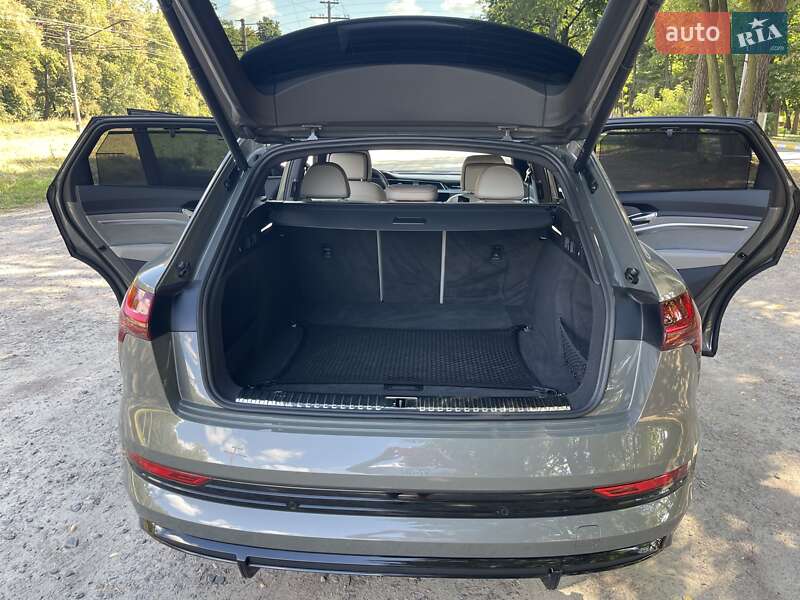 Внедорожник / Кроссовер Audi e-tron 2022 в Киеве