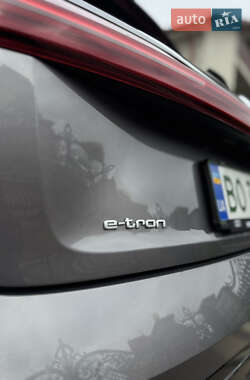 Внедорожник / Кроссовер Audi e-tron 2020 в 
