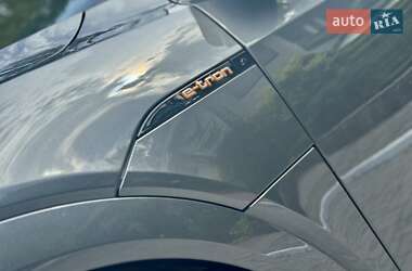 Внедорожник / Кроссовер Audi e-tron 2021 в 