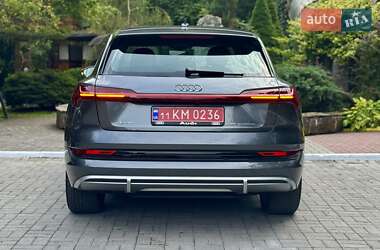 Внедорожник / Кроссовер Audi e-tron 2021 в 