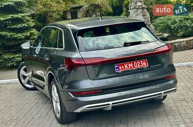 Внедорожник / Кроссовер Audi e-tron 2021 в 