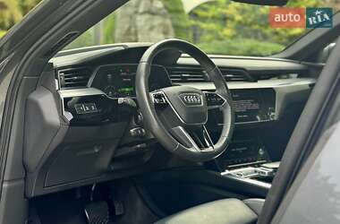 Внедорожник / Кроссовер Audi e-tron 2021 в 