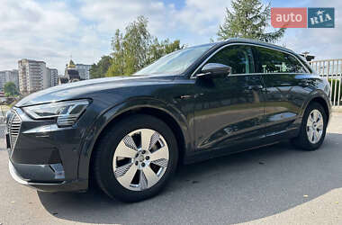 Позашляховик / Кросовер Audi e-tron 2021 в Новояворівську