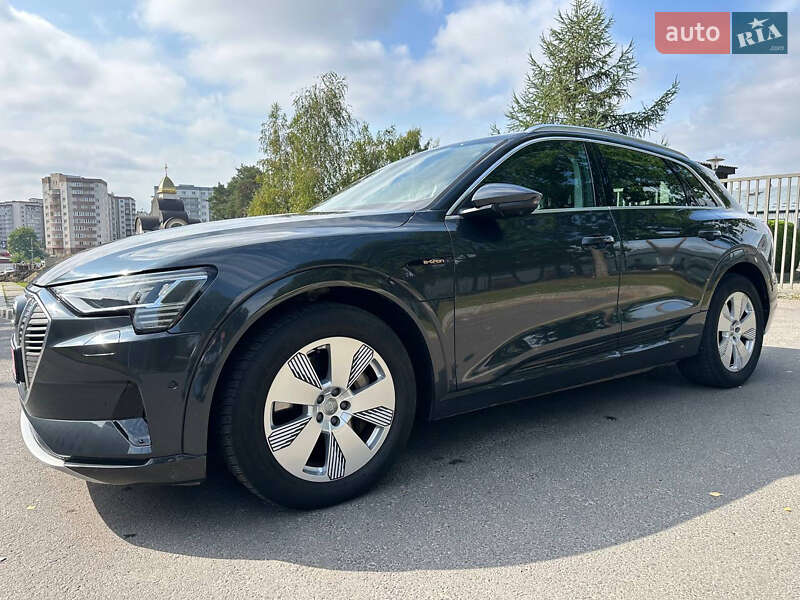 Позашляховик / Кросовер Audi e-tron 2021 в Новояворівську