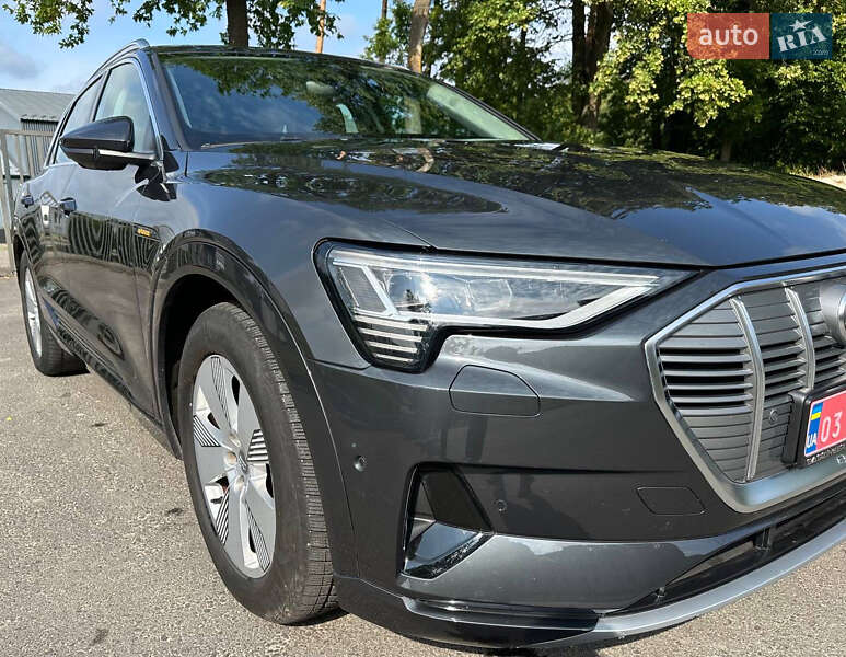 Позашляховик / Кросовер Audi e-tron 2021 в Новояворівську