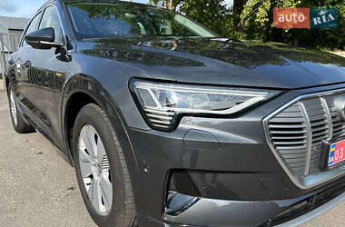 Позашляховик / Кросовер Audi e-tron 2021 в 