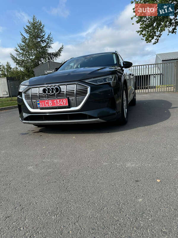 Позашляховик / Кросовер Audi e-tron 2021 в Новояворівську