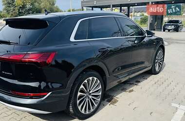 Позашляховик / Кросовер Audi e-tron 2019 в 