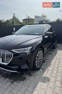 Позашляховик / Кросовер Audi e-tron 2019 в 