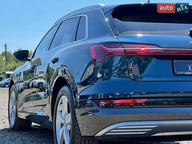 Позашляховик / Кросовер Audi e-tron 2022 в Луцьку