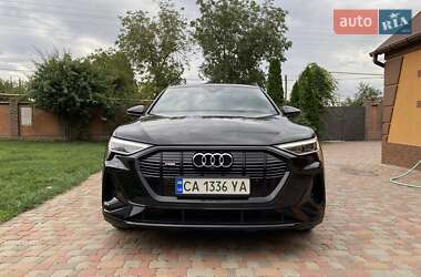 Внедорожник / Кроссовер Audi e-tron 2022 в 