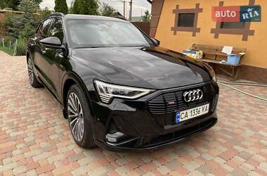Внедорожник / Кроссовер Audi e-tron 2022 в 