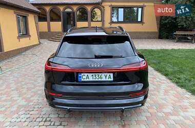Внедорожник / Кроссовер Audi e-tron 2022 в 