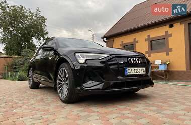 Внедорожник / Кроссовер Audi e-tron 2022 в 
