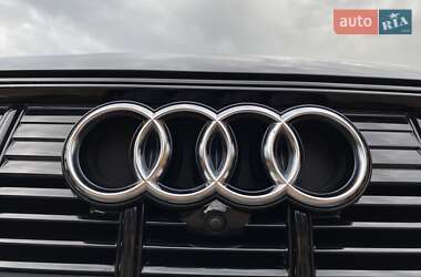 Внедорожник / Кроссовер Audi e-tron 2022 в 