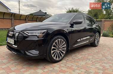 Внедорожник / Кроссовер Audi e-tron 2022 в 