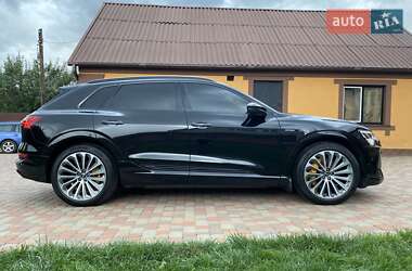 Внедорожник / Кроссовер Audi e-tron 2022 в 
