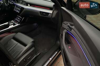 Внедорожник / Кроссовер Audi e-tron 2022 в 