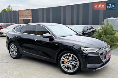 Позашляховик / Кросовер Audi e-tron 2022 в 