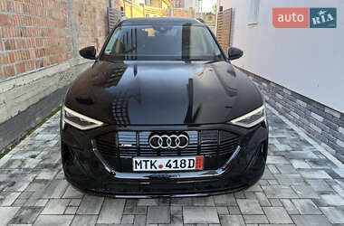 Позашляховик / Кросовер Audi e-tron 2022 в 