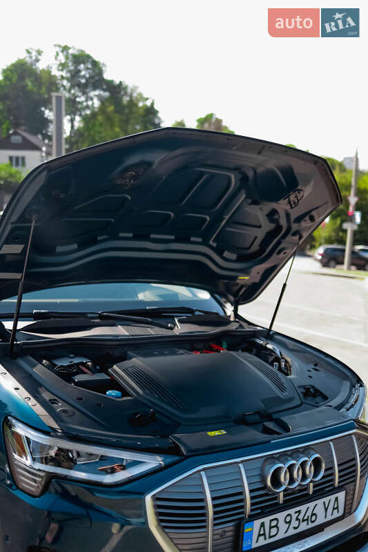 Позашляховик / Кросовер Audi e-tron 2019 в Вінниці