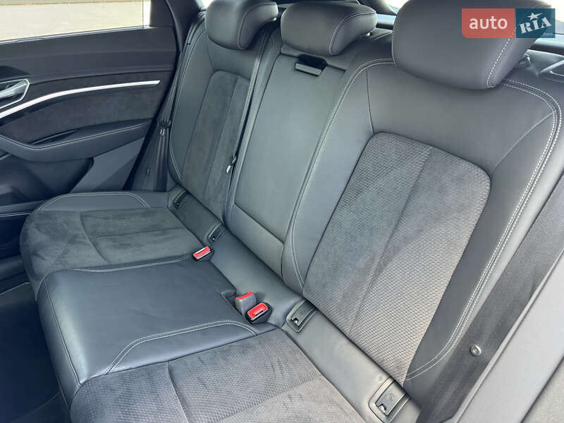 Позашляховик / Кросовер Audi e-tron 2021 в Мукачевому
