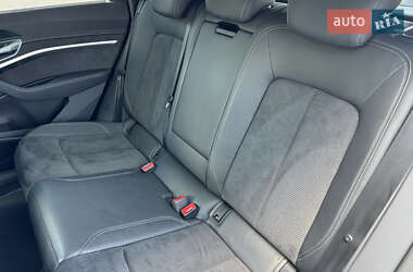 Внедорожник / Кроссовер Audi e-tron 2021 в 