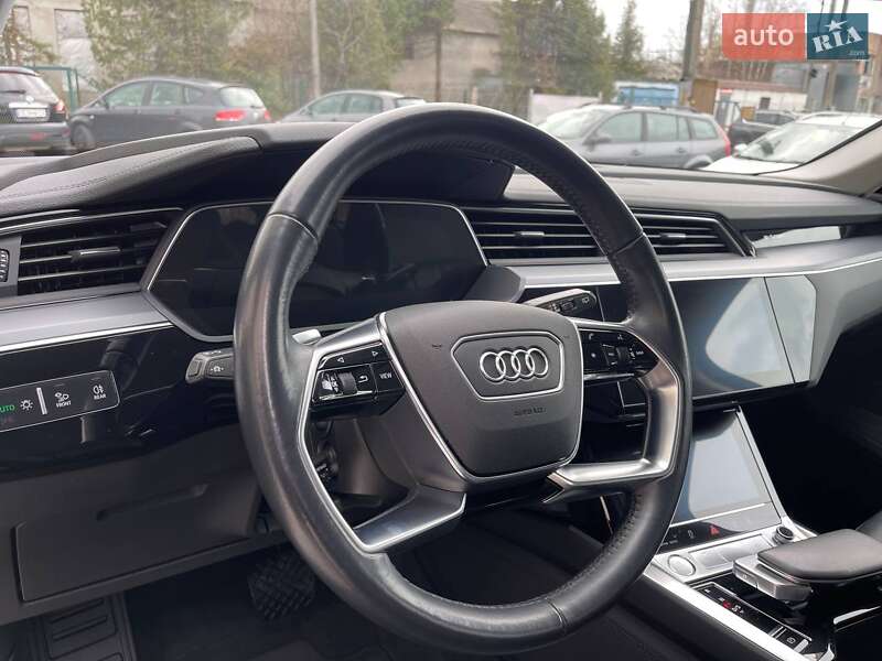 Позашляховик / Кросовер Audi e-tron 2019 в Кореці