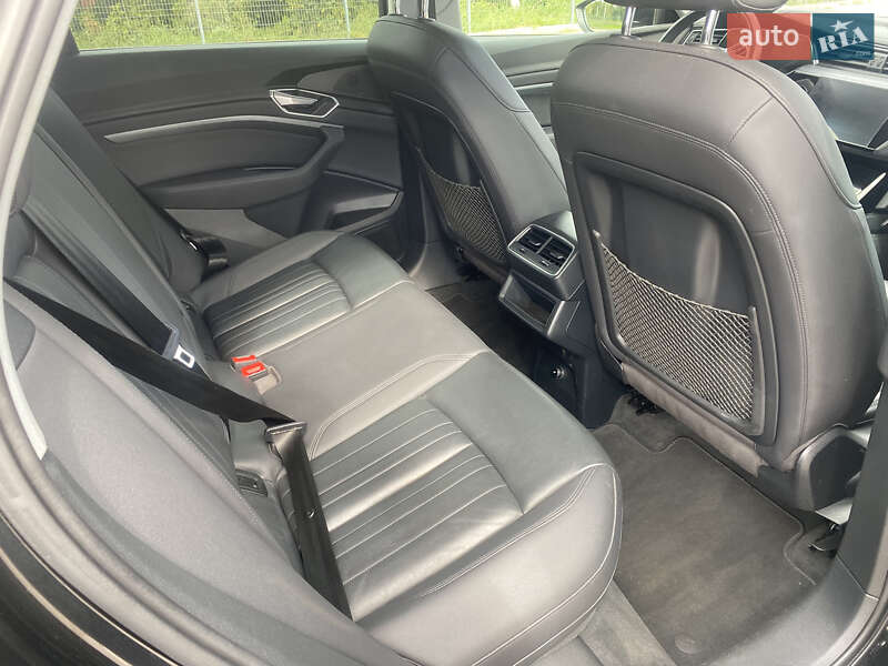 Внедорожник / Кроссовер Audi e-tron 2019 в Дубно
