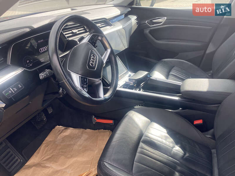 Внедорожник / Кроссовер Audi e-tron 2019 в Дубно