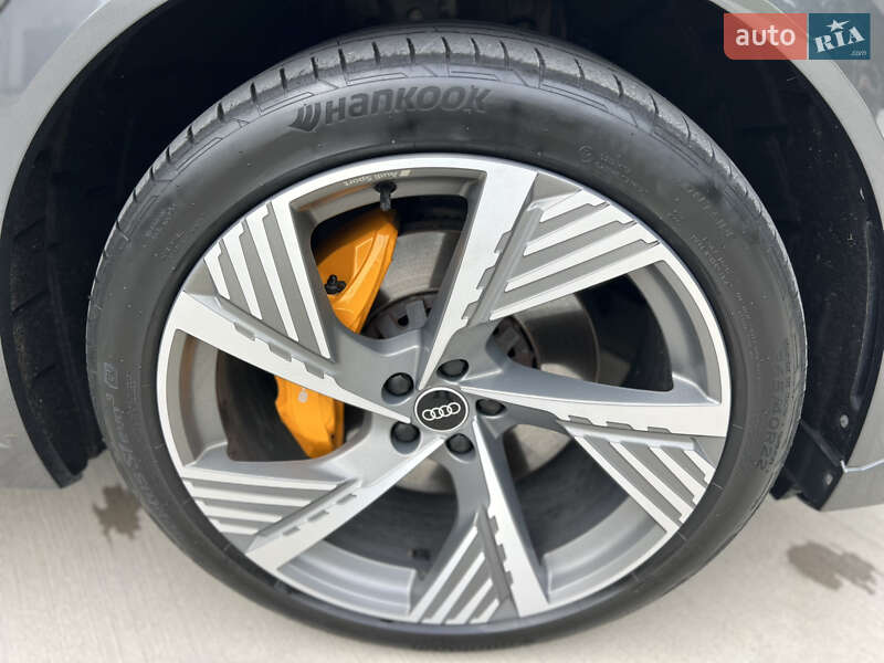 Позашляховик / Кросовер Audi e-tron 2021 в Луцьку