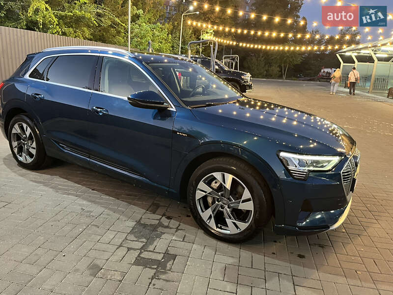 Позашляховик / Кросовер Audi e-tron 2020 в Дніпрі