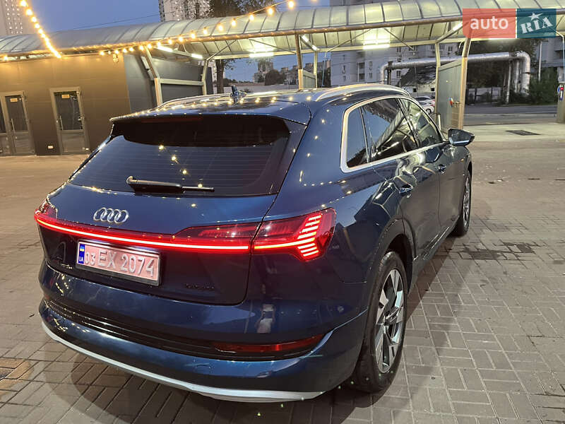 Позашляховик / Кросовер Audi e-tron 2020 в Дніпрі