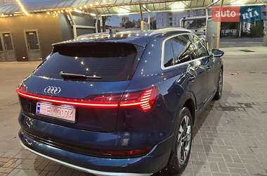 Внедорожник / Кроссовер Audi e-tron 2020 в 