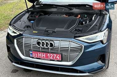 Внедорожник / Кроссовер Audi e-tron 2021 в 