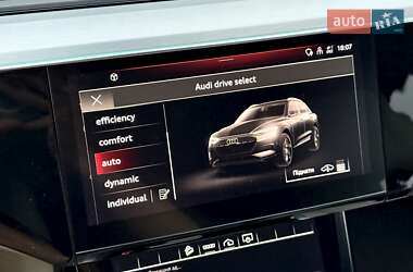 Внедорожник / Кроссовер Audi e-tron 2021 в 