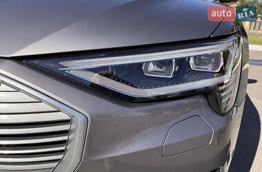 Внедорожник / Кроссовер Audi e-tron 2019 в 