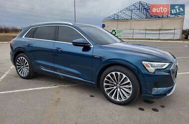 Позашляховик / Кросовер Audi e-tron 2019 в 