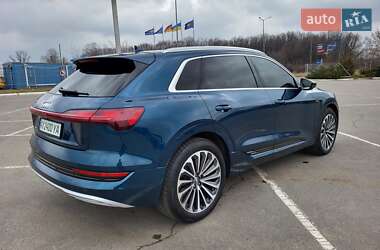 Позашляховик / Кросовер Audi e-tron 2019 в 