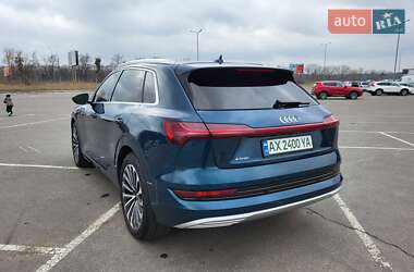 Позашляховик / Кросовер Audi e-tron 2019 в 