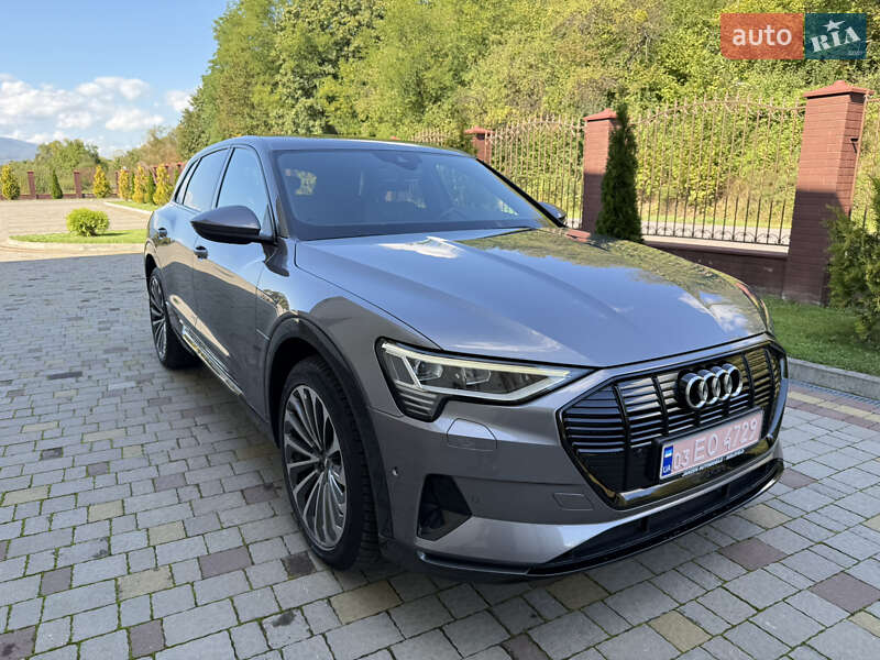 Позашляховик / Кросовер Audi e-tron 2020 в Сваляві