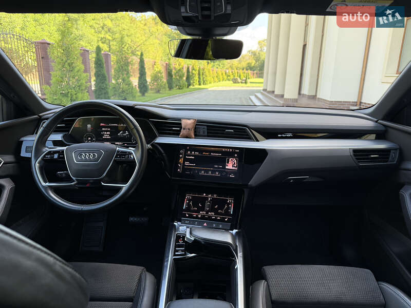 Позашляховик / Кросовер Audi e-tron 2020 в Сваляві
