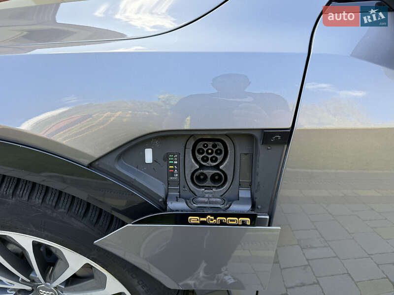 Позашляховик / Кросовер Audi e-tron 2020 в Сваляві