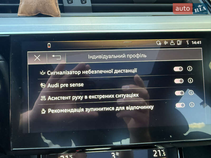 Позашляховик / Кросовер Audi e-tron 2020 в Сваляві