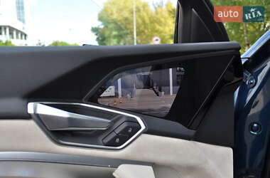 Позашляховик / Кросовер Audi e-tron 2019 в 