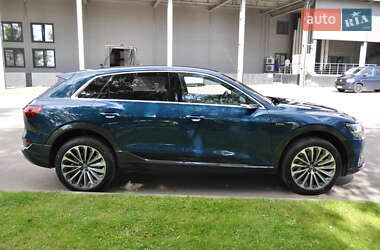 Позашляховик / Кросовер Audi e-tron 2019 в 