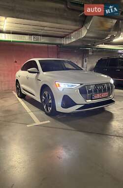 Внедорожник / Кроссовер Audi e-tron 2021 в 