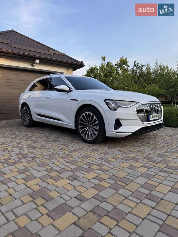 Внедорожник / Кроссовер Audi e-tron 2019 в Киеве