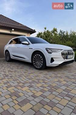 Внедорожник / Кроссовер Audi e-tron 2019 в 